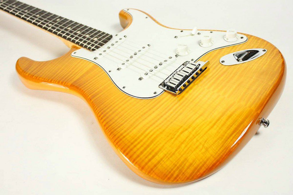 fender-custom-shop-2013-limited-custom-deluxe-strat-honey-burst-10