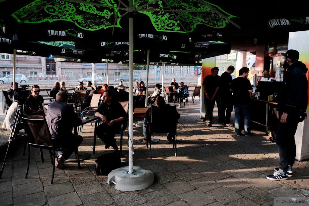 Una pequeña terraza para relajarse al aire libre